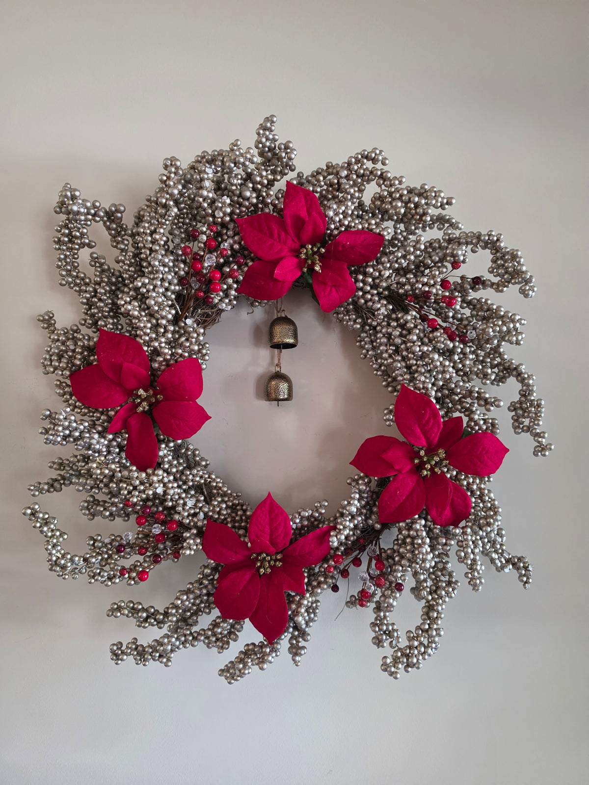 GRFD-104  22-Inch  Elegant Platinum Silver Berry Wreath with  Poinsettias & Bells