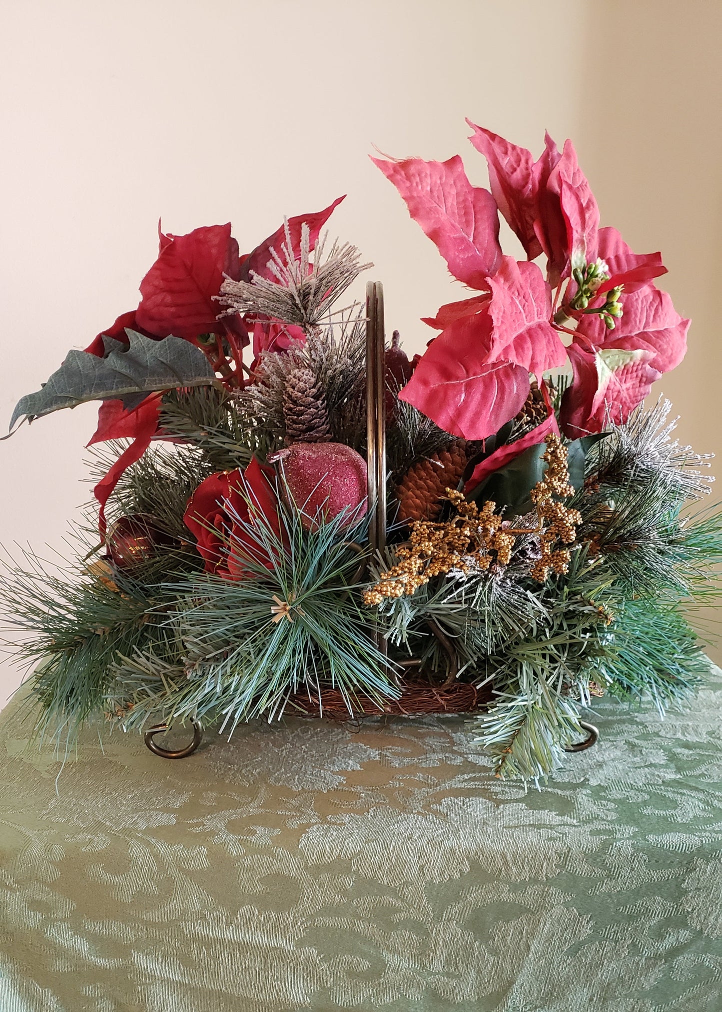 TTD-105 Traditional Christmas Bouquet