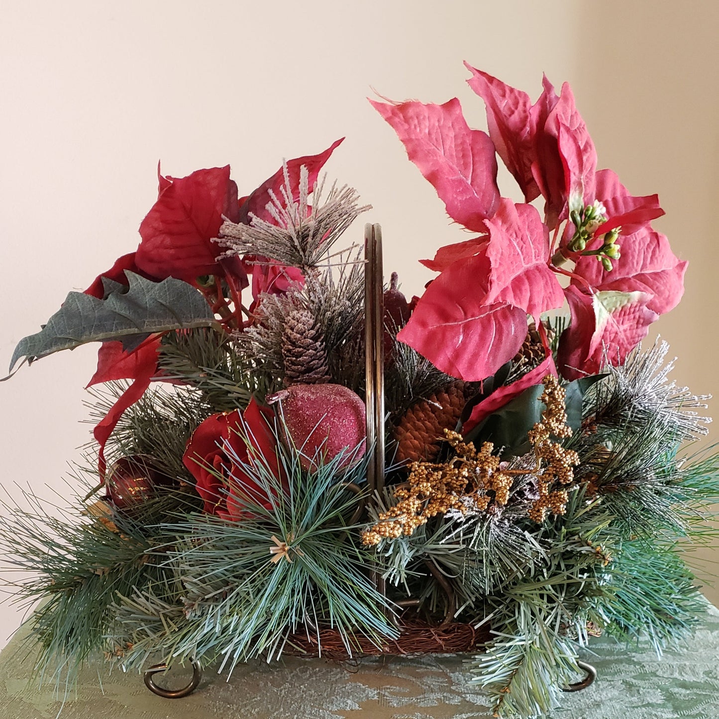 TTD-105 Traditional Christmas Bouquet